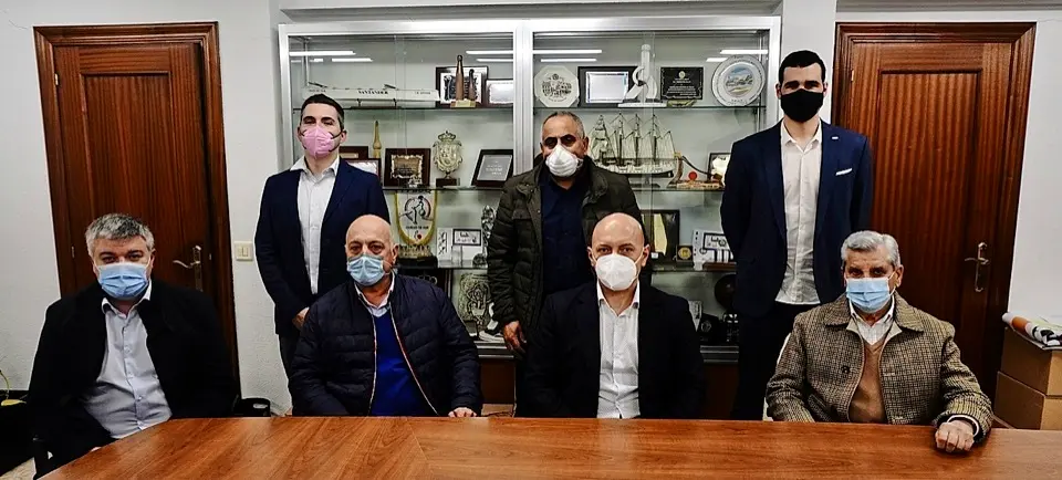 El presidente de la federaci&oacute;n c&aacute;ntabra de bolos elige a Jos&eacute; Manuel Ortiz (vicepresidente), Luis &Aacute;ngel Ag&uuml;eros (Secretario), Miguel Cubillas (tesorero) y como vocales a Pompilio Ortiz (pasiego), Alberto Cuesta (Losa) y Sergio Ortiz (Tabl&oacute;n). / HARDY