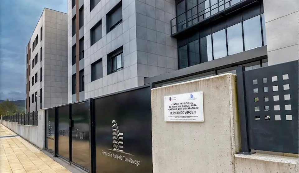 Vista del Centro de Educaci&oacute;n Especial Doctor Fernando Arce G&oacute;mez, en Torrelavega. / ALERTA