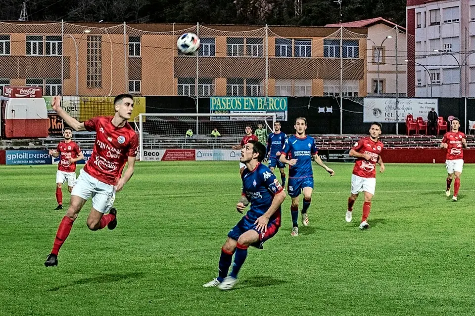 El Laredo vuelve al &lsquo;fort&iacute;n&rsquo; de San Lorenzo. / Reguera
