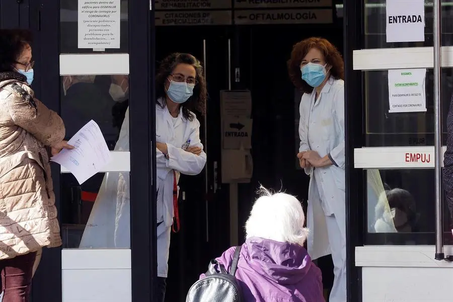 Vista de la entrada al Centro de Salud Arturo Eyres en Valladolid. EFE/ R. Garc&iacute;a