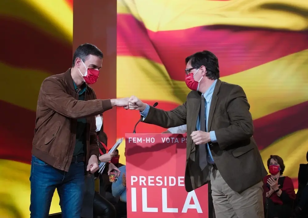 El presidente del Gobierno, Pedro S&aacute;nchez, y el candidato socialista a las elecciones catalanas, Salvador Illa, en el cierre de campa&ntilde;a para los comicios del 14 de febrero de 2021.
PSC
12/2/2021