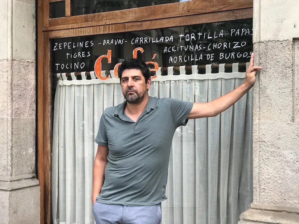 Cesc Gay rueda en Barcelona su serie de blanqueo F&eacute;lix con Leonardo Sbaraglia y Pere Arquillu&eacute;. / E. PRESS