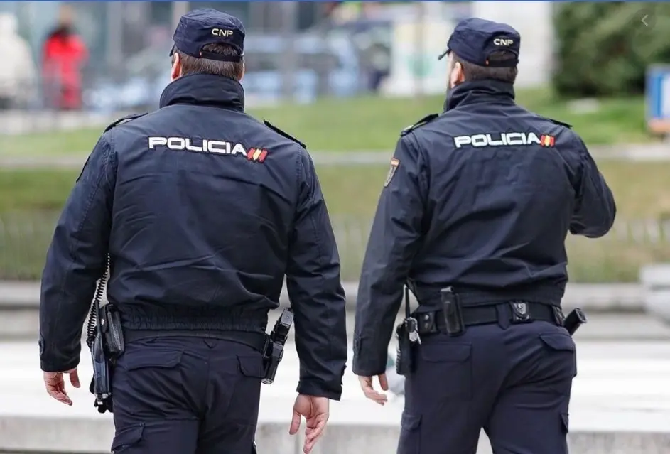 Agentes de Polic&iacute;a Nacional. / E. PRESS