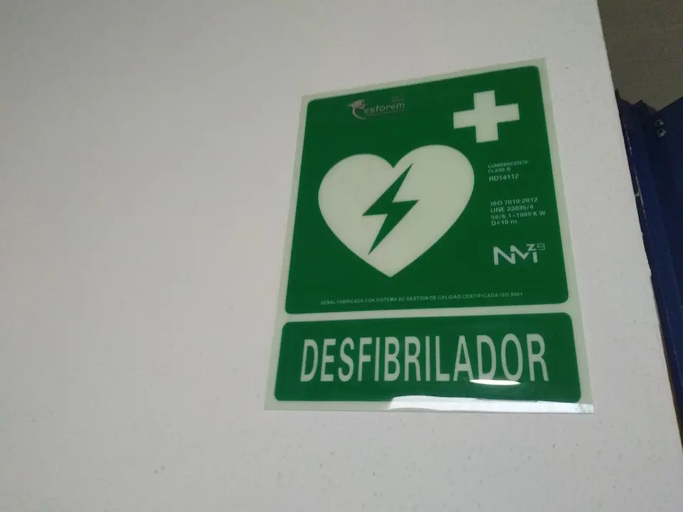 Desfibrilador. / E. PRESS