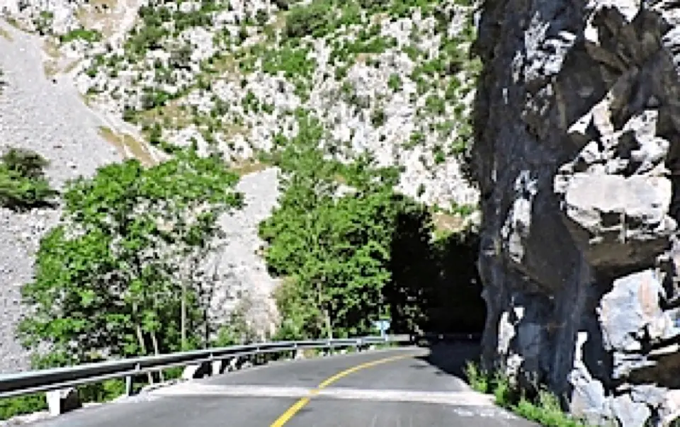 Vista de la carretera del Desfiladero de La Hermida. / ALERTA