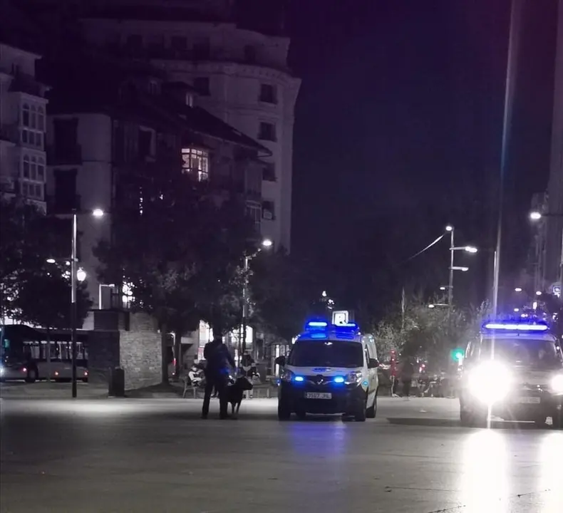 Dispositivo de la Polic&iacute;a Nacional durante los disturbios de Santander. / ALERTA