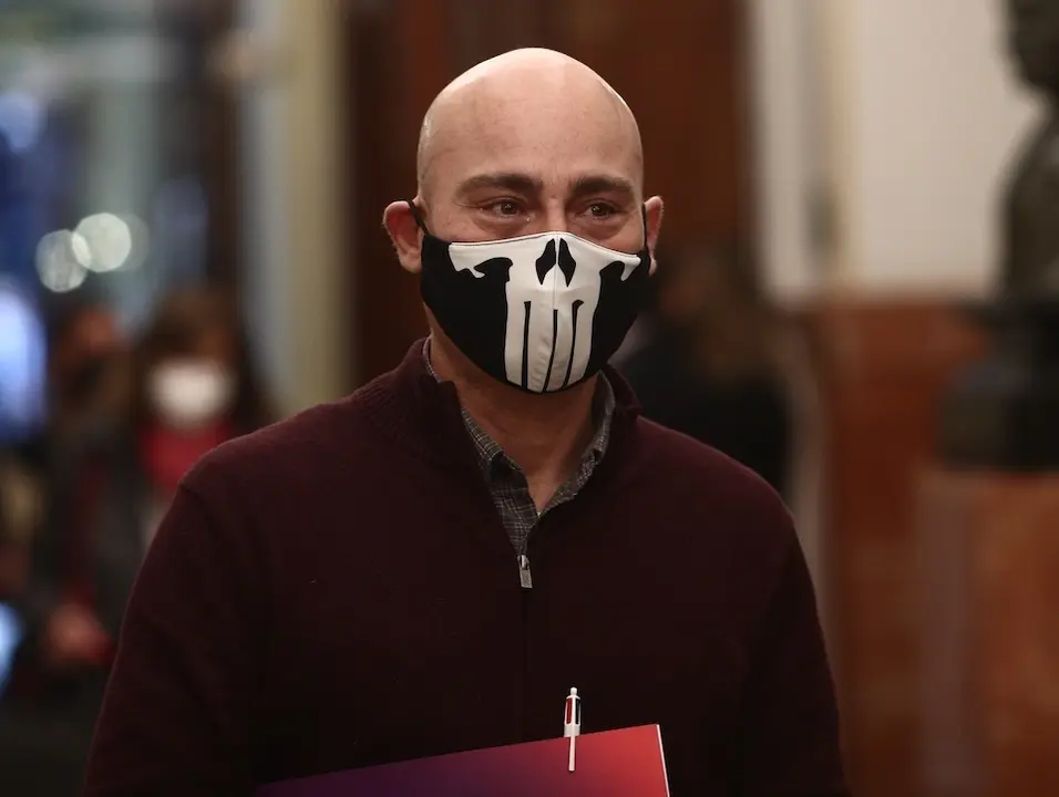 El diputado de Unidas Podemos, Txema Guijarro, llega a la C&aacute;mara Baja para una sesi&oacute;n plenaria, en Madrid (Espa&ntilde;a), a 1 de diciembre de 2020. El Pleno afronta desde ayer la fase final del debate del proyecto de Presupuestos Generales del Estado de 2021 y tambi&eacute;n vota las enmiendas y las secciones. El Gobierno llega a esta cita con un respaldo que supera la mayor&iacute;a absoluta de la C&aacute;mara. Hoy se realiza  el dictamen de Comisi&oacute;n sobre el proyecto de los PGE.
01 DICIEMBRE 2020;PGE 2021;PRESUPUESTOS GENERALES ESTADO 2021;FASE FINAL
E. Parra. POOL / Europa Press
  (Foto de ARCHIVO)
1/12/2020