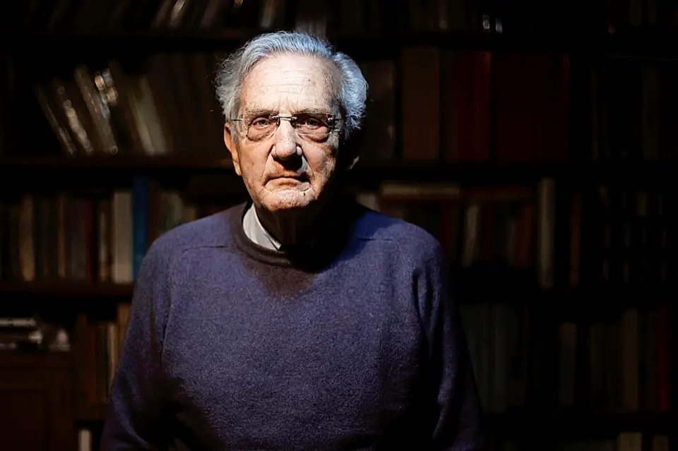 El presidente de la Fundaci&oacute;n Transici&oacute;n Espa&ntilde;ola, el exministro Rafael Arias-Salgado, durante una entrevista. Arias-Salgado ve impensable que en Espa&ntilde;a pueda volver a haber un intento de golpe de Estado como el del 23F, pero alerta de que "los populismos que denuncian el r&eacute;gimen del 78" s&iacute; representan un "riesgo" para la democracia. Arias-Salgado, de 79 a&ntilde;os, estuvo en el hemiciclo hace 40 a&ntilde;os sentado en la bancada azul como ministro de la Presidencia y posteriormente, repiti&oacute; en el Gobierno de UCD con Leopoldo Calvo Sotelo en Administraci&oacute;n Territorial. EFE/ Mariscal