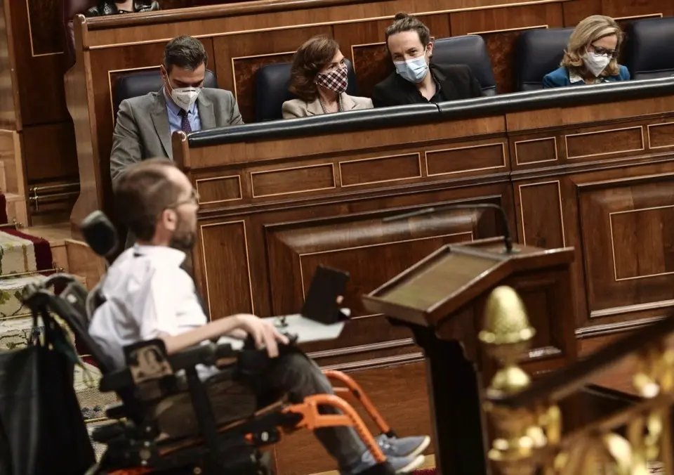 Pablo Echenique, Pedro S&aacute;nchez, Carmen Calvo, Pablo Iglesias, y Nadia Calvi&ntilde;o, en el Congreso.
/ E. PRESS