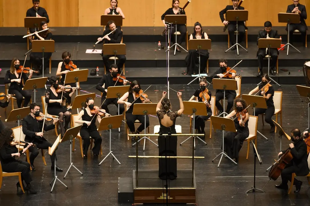 Archivo - Orquesta Sinf&oacute;nica del Cant&aacute;brica (OSCAN), bajo la direci&oacute;n de Paula Sumillera