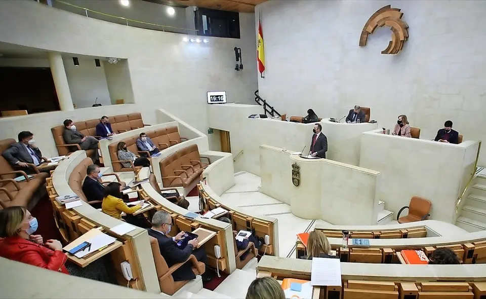 Imagen del pleno celebrado ayer. / HARDY