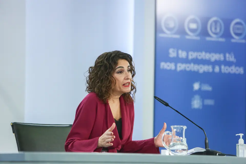 La ministra de Hacienda y Portavoz del Gobierno, Mar&iacute;a Jes&uacute;s Montero, interviene durante la rueda de prensa posterior al Consejo de Ministros, en Madrid (Espa&ntilde;a), a 23 de febrero de 2021. La reuni&oacute;n se produce el mismo d&iacute;a en el que se cumplen 40 a&ntilde;os del fallido golpe de Estado, mientras que Gobierno y PP est&aacute;n en medio de las negociaciones del Consejo General del Poder Judicial y en medio de un nuevo cisma entre PSOE y Unidas Podemos, socios de Gobierno.
23 FEBRERO 2021;CONSEJO DE MINISTROS;MAR&Iacute;A  JES&Uacute;S MONTERO;GOBIERNO
R.Rubio.POOL / Europa Press
23/2/2021