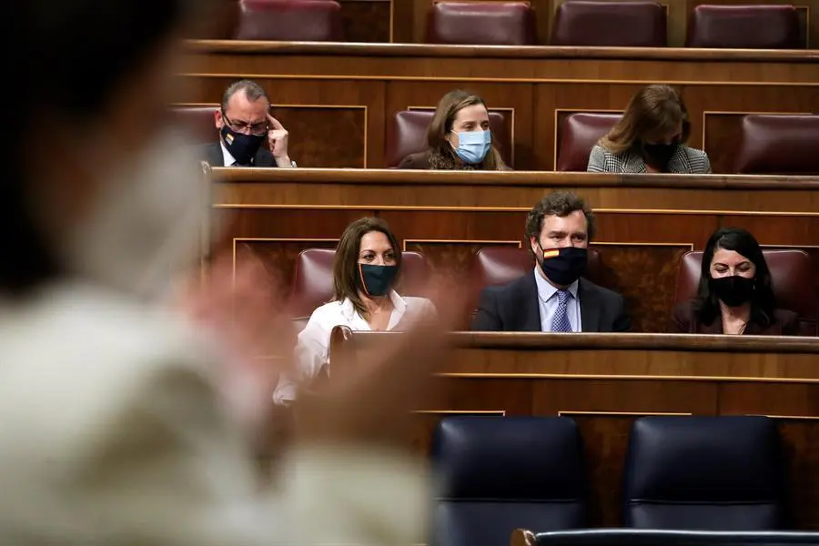 El portavoz de Vox en la c&aacute;mara Iv&aacute;n Espinosa de los Monteros, durante el pleno del Congreso de los Diputados, este martes en Madrid. Entre aplausos de todos los grupos parlamentarios, a excepci&oacute;n de los diputados de Vox, los portavoces de distintos grupos parlamentarios han recordado por sus nombres a las 1.081 mujeres asesinadas por violencia machista desde 2003 en Espa&ntilde;a como respuesta al intento de Vox de revocar la Ley contra la violencia de g&eacute;nero mediante una legislaci&oacute;n de violencia intrafamiliar. EFE/Kiko Huesca
