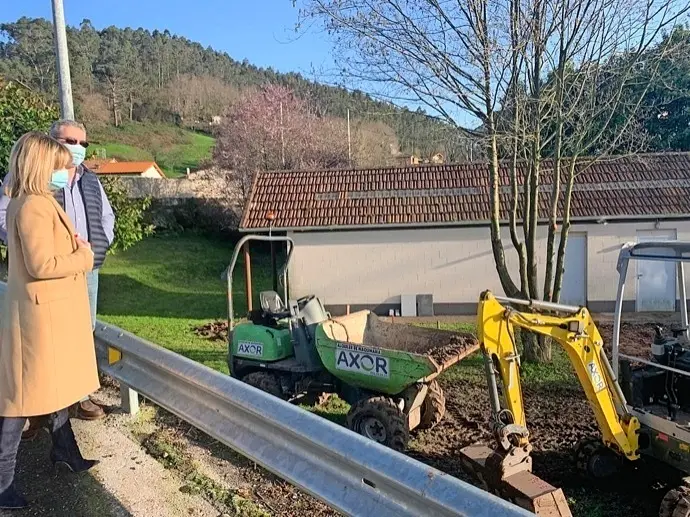 La alcaldesa durante la visita a las obras.