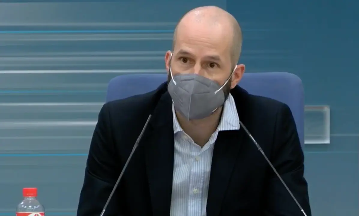 El director general de Salud P&uacute;blica, Reinhard Wallmann durante la rueda de prensa. / ALERTA