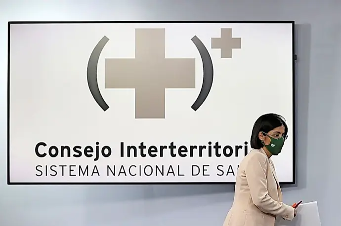 GRAF3610. MADRID, 24/02/2021.- La ministra de Sanidad, Carolina Darias, ofrece una rueda de prensa tras la reuni&oacute;n del Consejo Interterritorial del Sistema Nacional de Salud, esta tarde en Madrid. EFE/Juanjo Mart&iacute;n