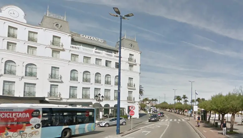 Vista del Hotel Sardinero situado en la Av. Reina Victoria en Santander. / ALERTA