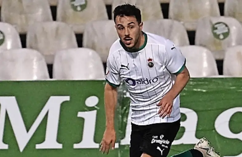 Traver ha participado ya en dos partidos con el Racing, ambos por banda derecha. / Hardy