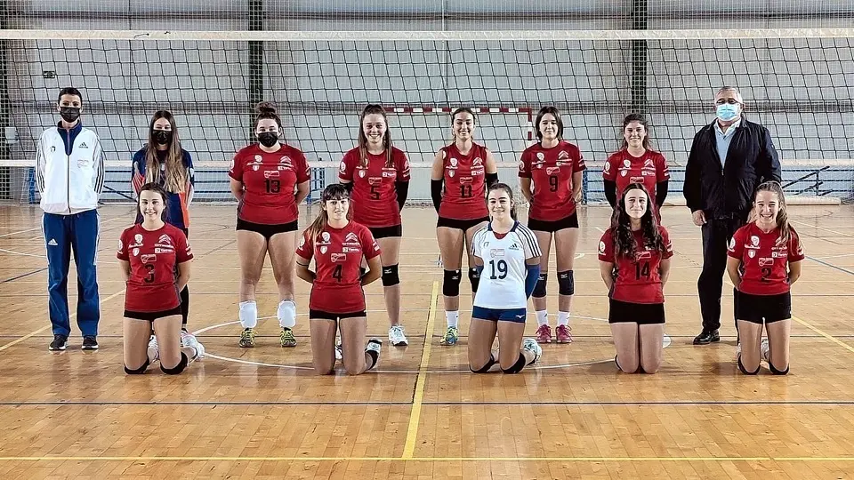 Integrantes del Voley Laredo femenino. / ALERTA