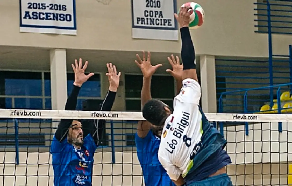 Remate de Leo Cardoso.