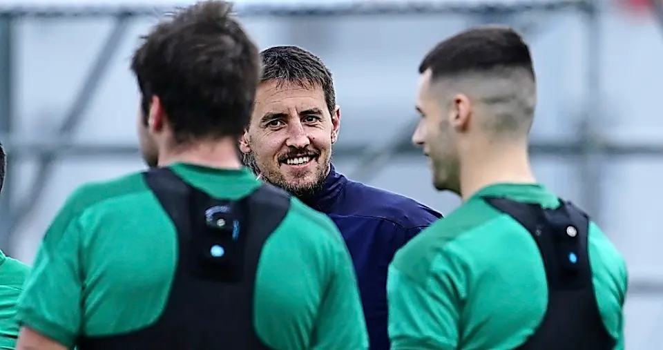 Aritz Solabarrieta, frente a Jon Ander y Mantilla. / Hardy
