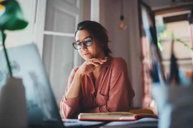 mujer trabajando