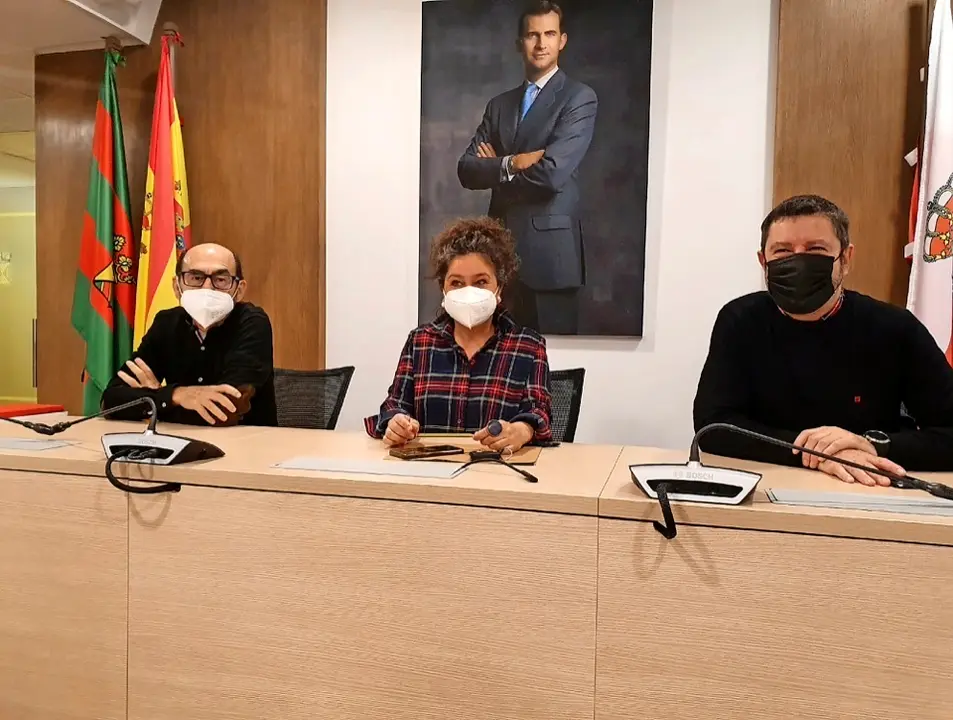 Luis Alberto Salcines, Esther V&eacute;lez y Carlos Alcorta. / ALERTA