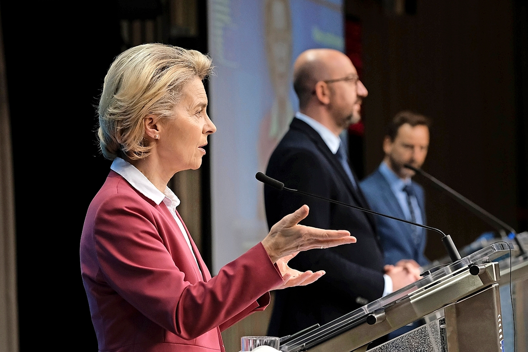 La presidenta de la Comisi&oacute;n Europea, Ursula Von der Leyen, durante una rueda de prensa. / Dario Pignatelli