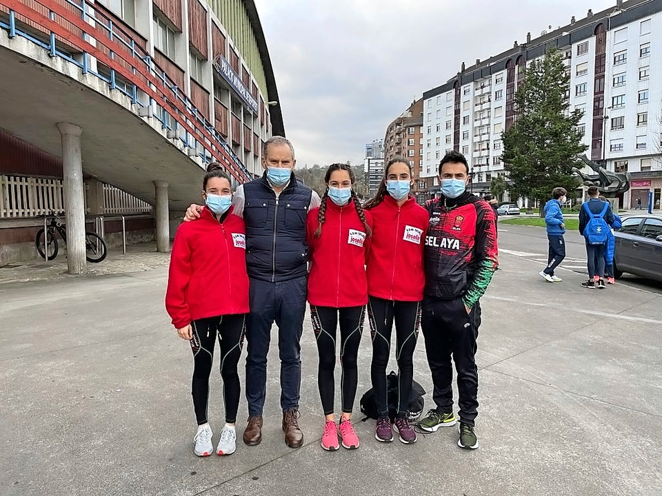 El equipo de Selaya durante su estancia en Oviedo. / ALERTA