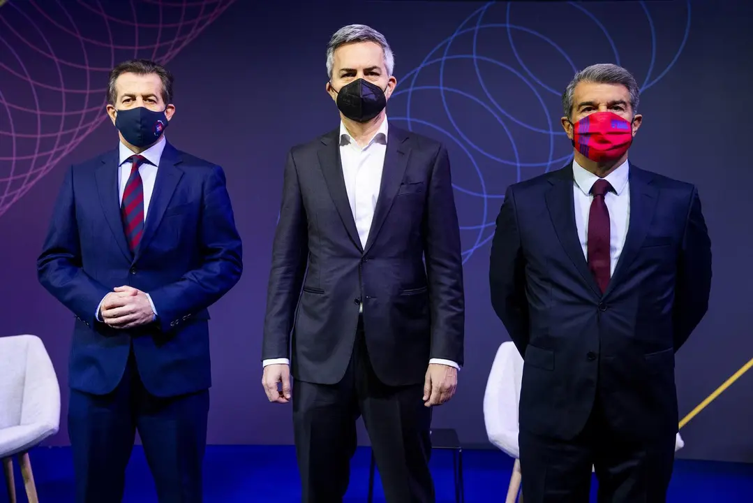 Debate entre los candidatos a la presidencia del FC Barcelona; Toni Freixa, V&iacute;ctor Font y Joan Laporta (de izquierda a derecha)