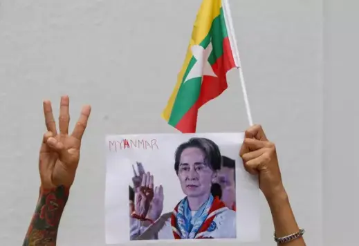 Protestas en Bangkok contra la junta militar golpista en Birmania - CHAIWAT SUBPRASOM / ZUMA PRESS / CONTACTOPHOTO