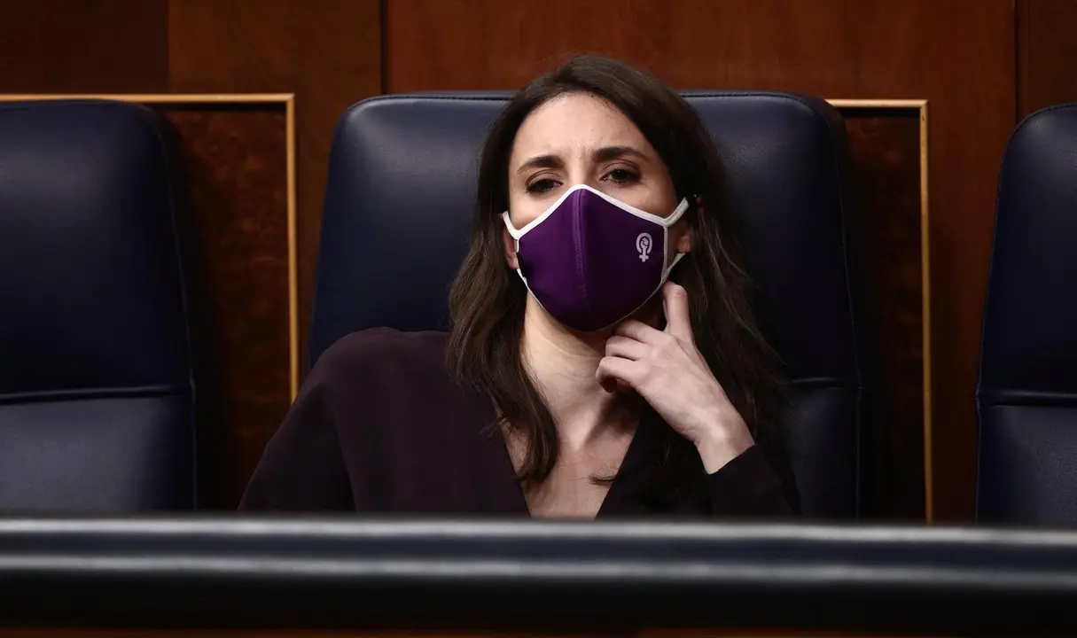 Igualdad acusa al PSOE de bloquear de nuevo el debate de las leyes Trans y LGTBI en el Consejo de Ministros