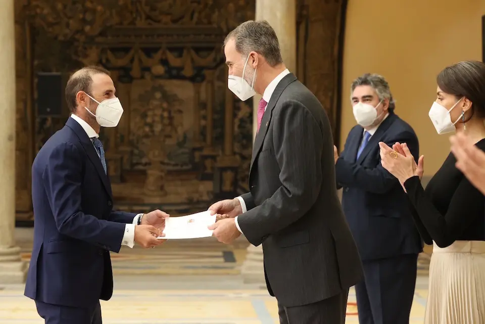 El Rey Felipe VI entrega al ciclista Alejandro Valverde su Premio Nacional del Deporte 2018. / E. PRESS