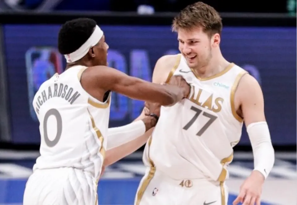 Luka Doncic y Josh Richardson con Dallas Mavericks. / E. PRESS