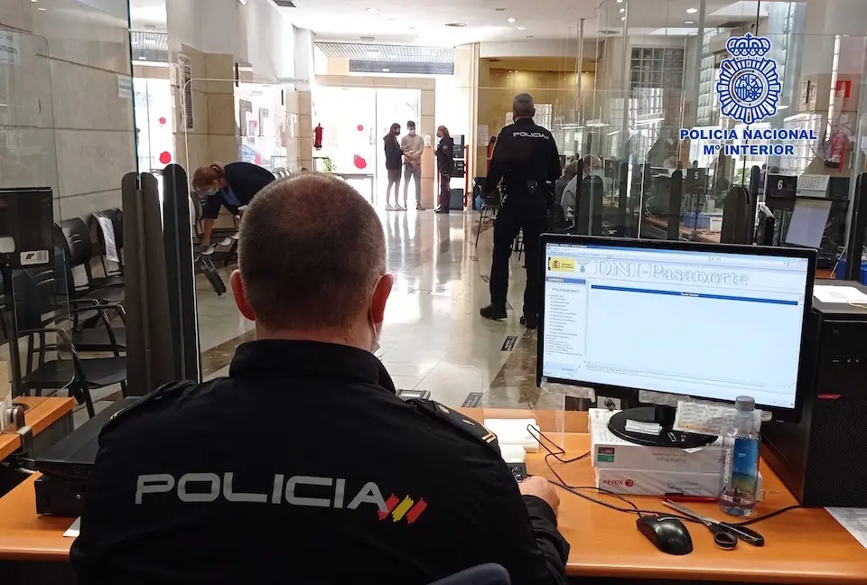 Oficina de renovaci&oacute;n del DNI. / POLIC&Iacute;A NACIONAL