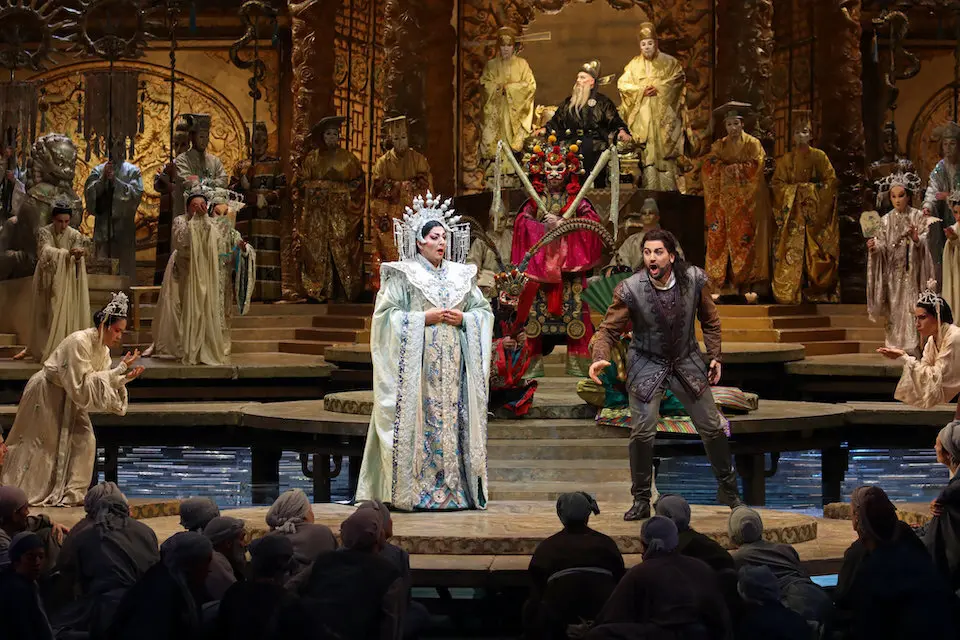 Representaci&oacute;n de la &oacute;pera "Turandot".