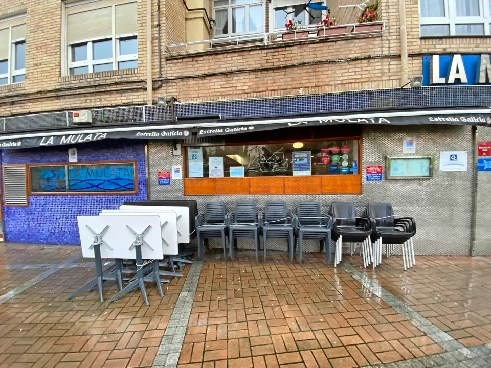 Una terraza recogida de un local hostelero de Santander. / Hardy