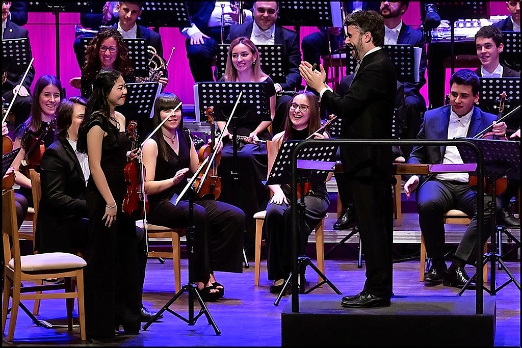 La Orquesta Sinf&oacute;nica Juvenil UIMP durante un concierto. / alerta