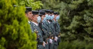 Archivo - Agentes de la Guardia Civil protegidos con mascarillas durante el acto de incorporaci&oacute;n de los guardias civiles en pr&aacute;cticas a la Comunidad de Madrid, en Tres Cantos, Madrid (Espa&ntilde;a), a 1 de julio de 2020. - Ricardo Rubio - Europa Press - Archivo