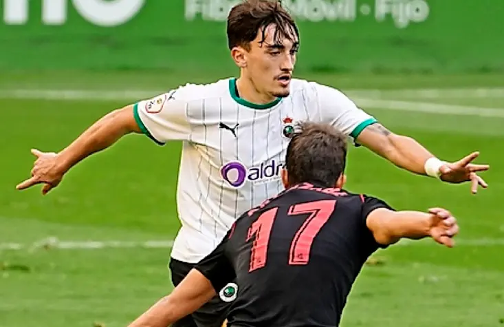 Diego Ceballos, presionado por Aitor Aranzabe. / Hardy