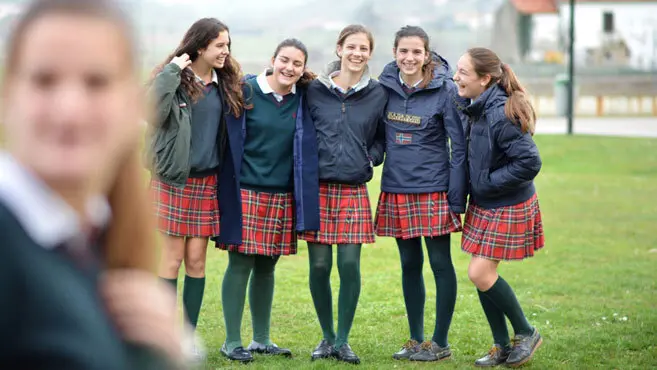Alumnas del Colegio privado Pe&ntilde;alabra en Mogro, Cantabria.