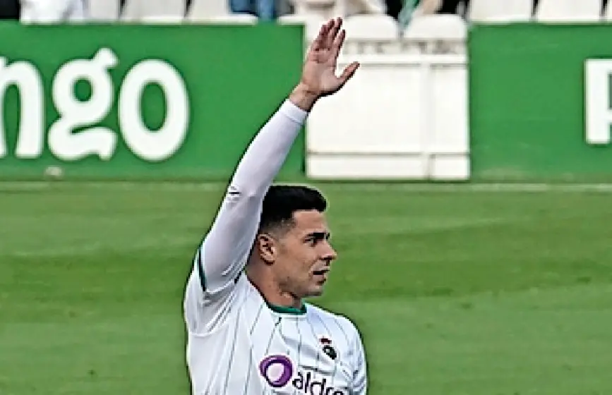 &Aacute;lvaro Bustos, con su protecci&oacute;n a&uacute;n visible en la mu&ntilde;eca izquierda. / Hardy