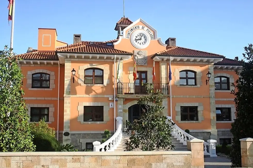Fachada del Ayuntamiento de Pi&eacute;lagos. / ALERTA