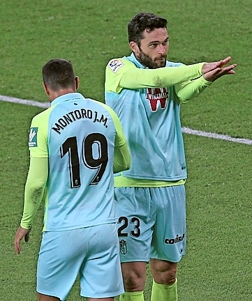 El delantero del Granada, Jorge Molina, celebra un gol. / EFE