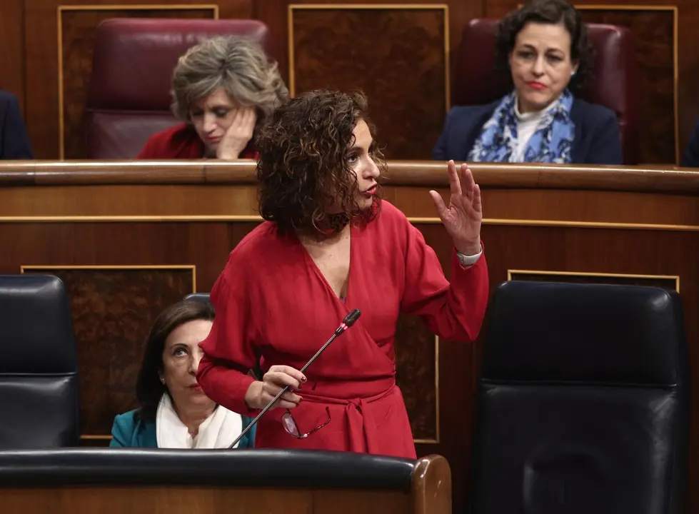 Archivo - La portavoz del Gobierno y ministra de Hacienda, Mar&iacute;a Jes&uacute;s Montero, en el Congreso de los Diputados, el 26 de febrero de 2020