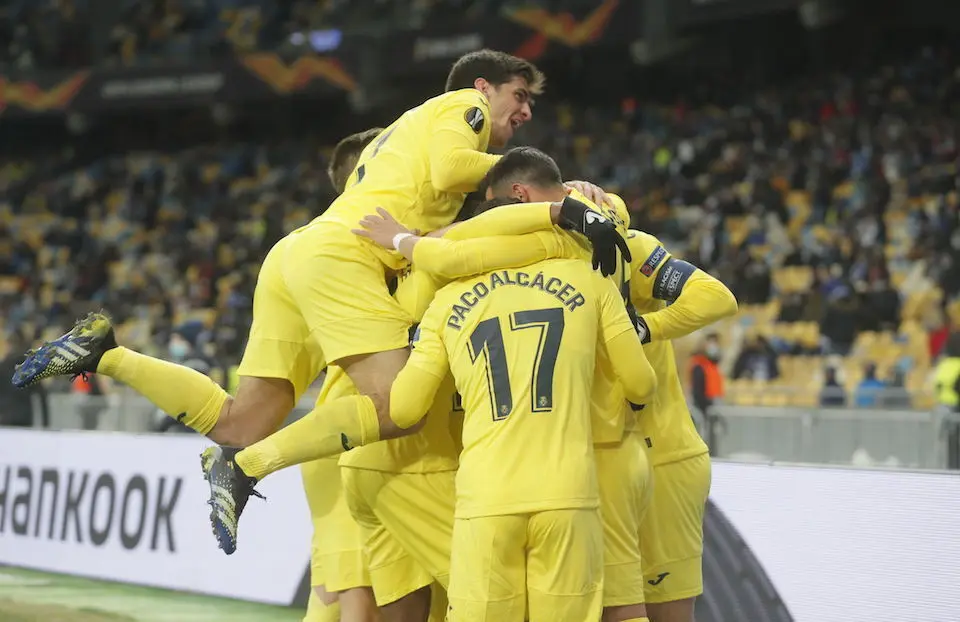 Los jugadores del 'submarino amarillo' festejan uno de los tantos. / SERGEY DOLZHENKO