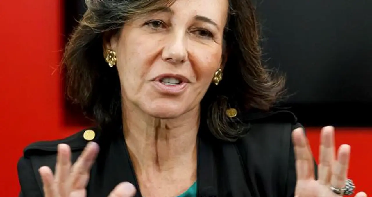 Fotograf&iacute;a de archivo fechada el 25 de noviembre de 2019 donde aparece la presidenta del Banco Santander, Ana Bot&iacute;n, durante una rueda de prensa en Ciudad de M&eacute;xico (M&eacute;xico). La presidenta del Banco Santander, Ana Bot&iacute;n, llam&oacute; este jueves a hablar de feminismo en el sector financiero, un segmento en el que los puestos de m&aacute;s relevancia est&aacute;n copados por hombres. EFE/ Jos&eacute; M&eacute;ndez/ Archivo