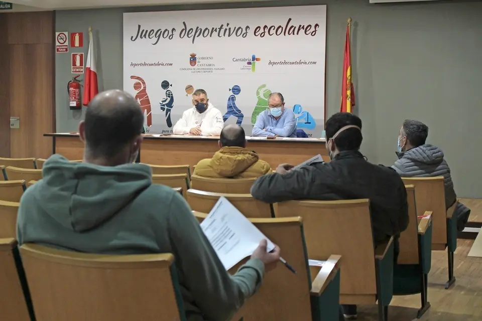 Reuni&oacute;n de la Federaci&oacute;n con los clubes. / marta re&ntilde;ones