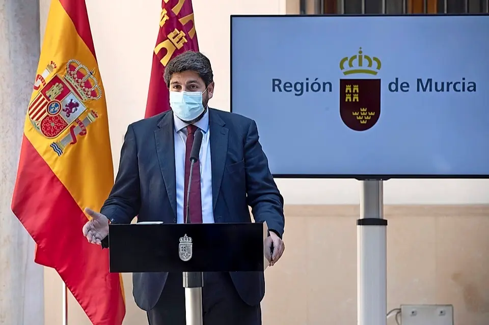 GRAF3960. MURCIA, 12/03/2021.- El presidente de la Comunidad de Murcia Fernando L??pez Miras durante la rueda de prensa que ha ofrecido este viernes, donde ha anunciado que tres diputados de Ciudadanos votar??n en contra de a moci??n de censura. EFE/Marcial Guill??n