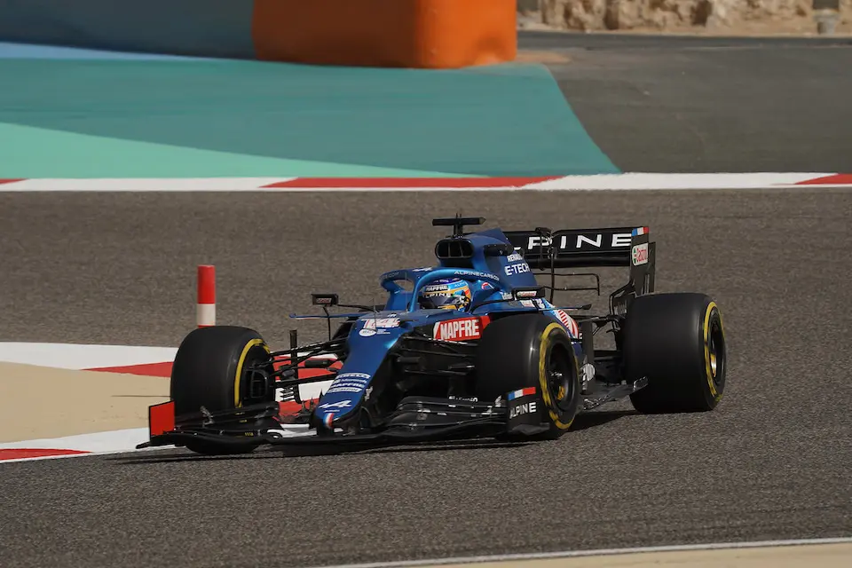 Alonso complet&oacute; su primera jornada oficial tras su retorno al 'Gran Circo'. / E. PRESS